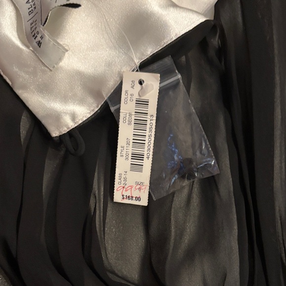 Elegant Black Midi Dress - Picture 5 of 8